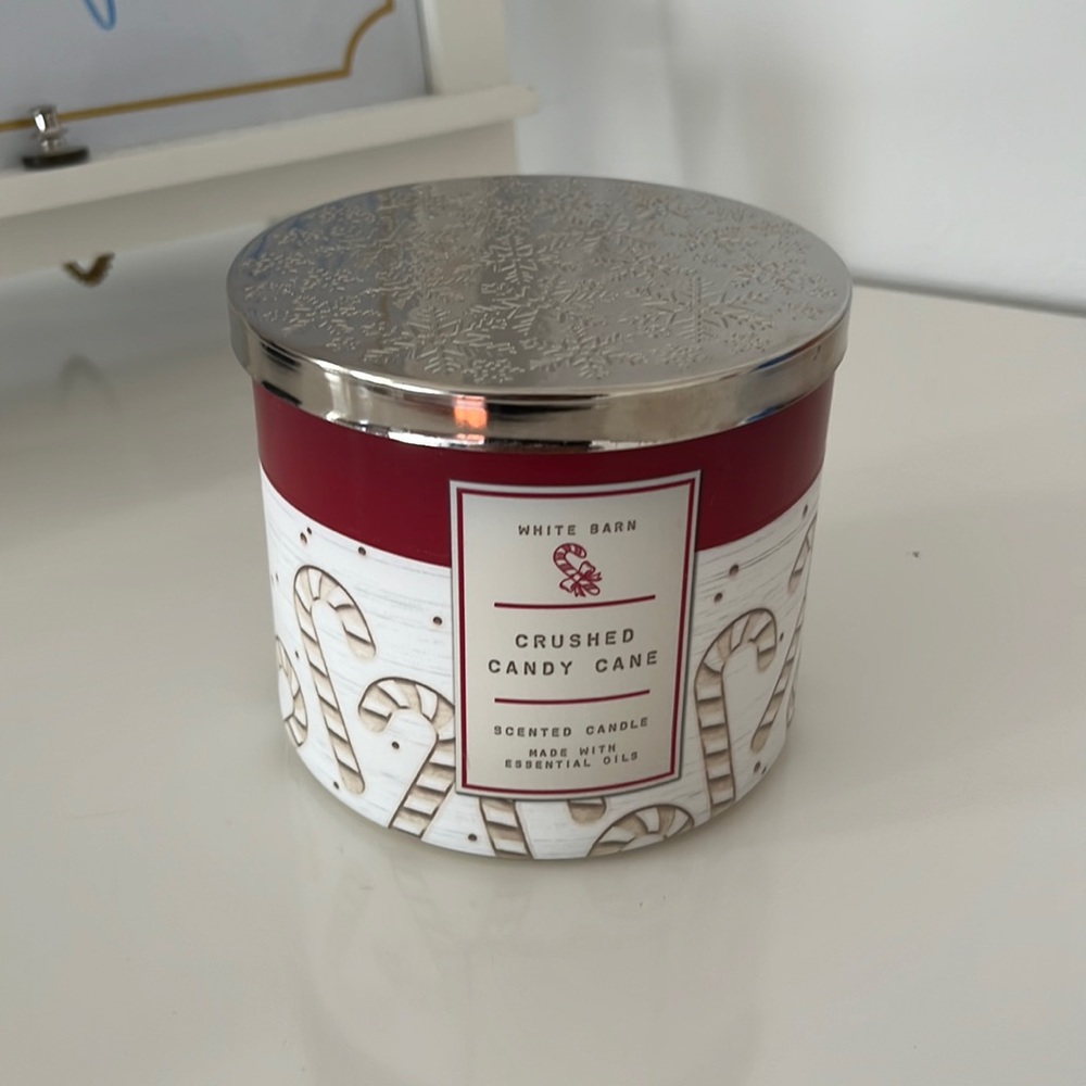 bath and body works crushed candy cane candle 3 wick